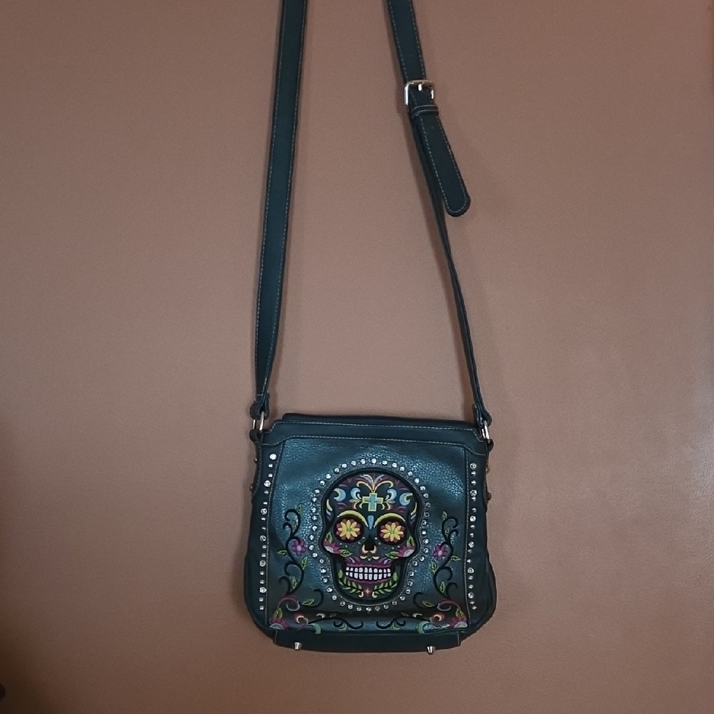 Embroidered Skull Crossbody Bag - Dark Green montan